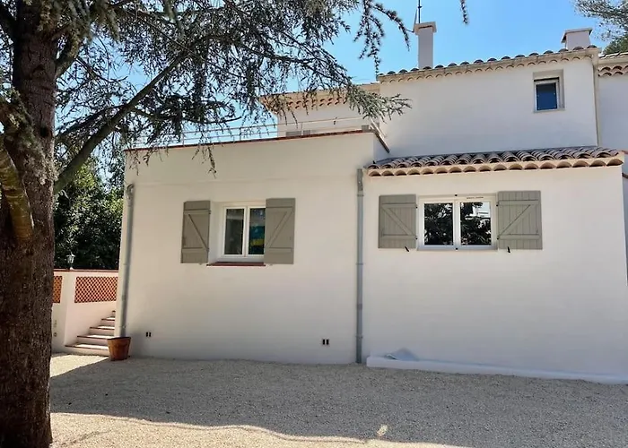 61 Boulouris Apartment *