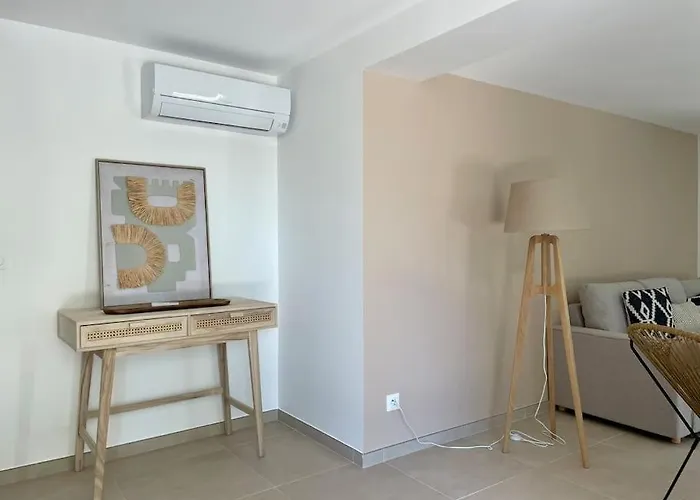 61 Boulouris Apartamento